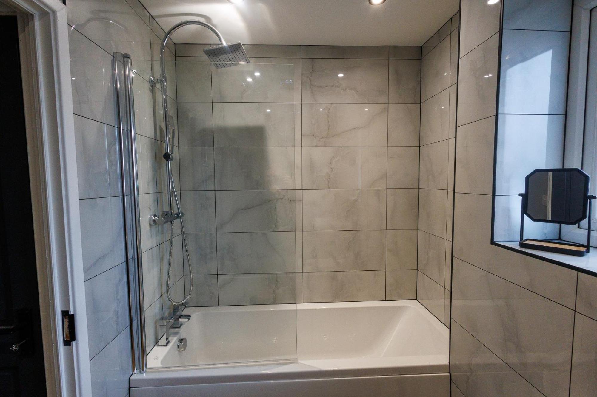 Uber Stylish 3 Bedroom Home Off Road Parking Near Town Centre And Bike Park Wales 梅瑟蒂德菲尔 外观 照片
