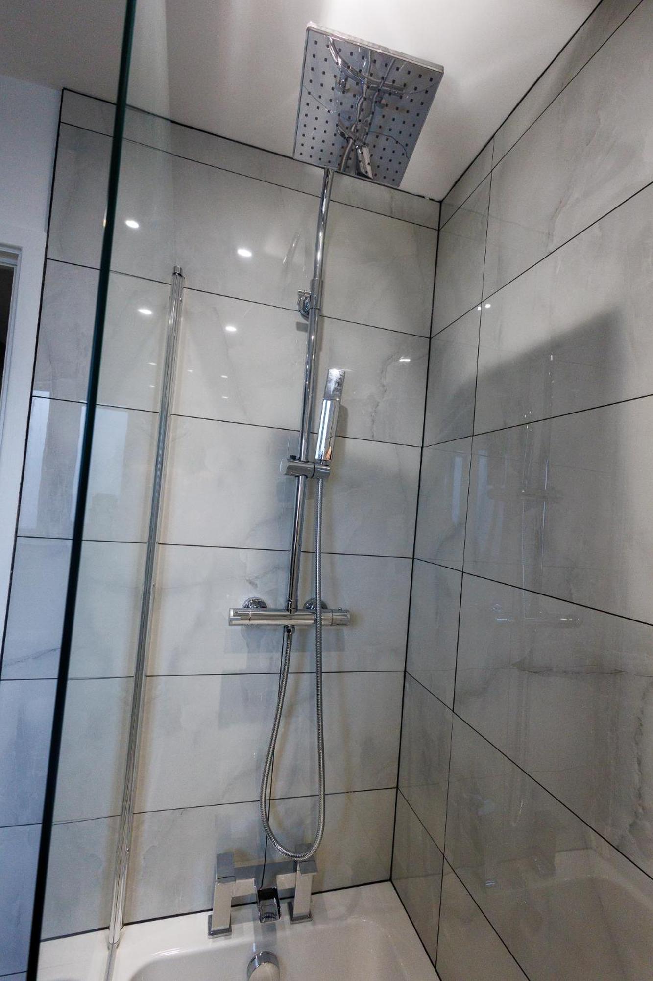 Uber Stylish 3 Bedroom Home Off Road Parking Near Town Centre And Bike Park Wales 梅瑟蒂德菲尔 外观 照片